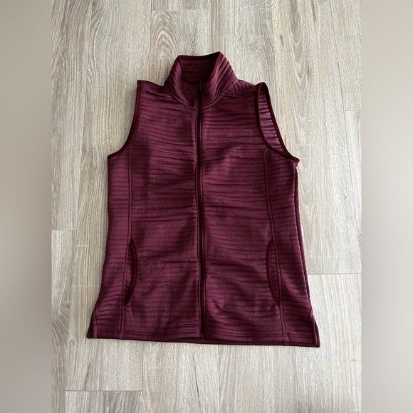 L.L. Bean Jackets & Blazers - L.L. Bean Women's Airlight Vest Burgundy - Size XS